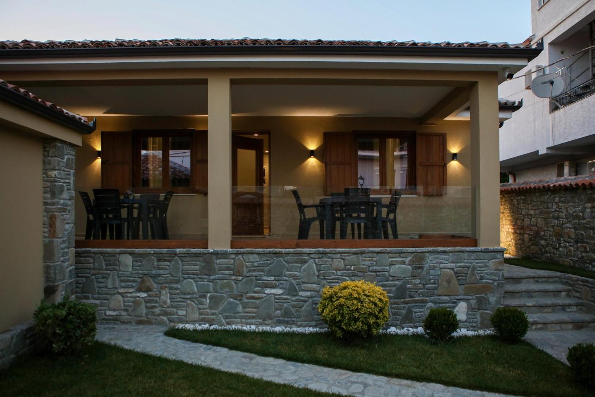 Villa Zoi A Stay To Remember I Located Inside The Castle Of Elbasan, On A Historic Roman Road Via Egnatia I Homemade Breakfast Εξωτερικό φωτογραφία