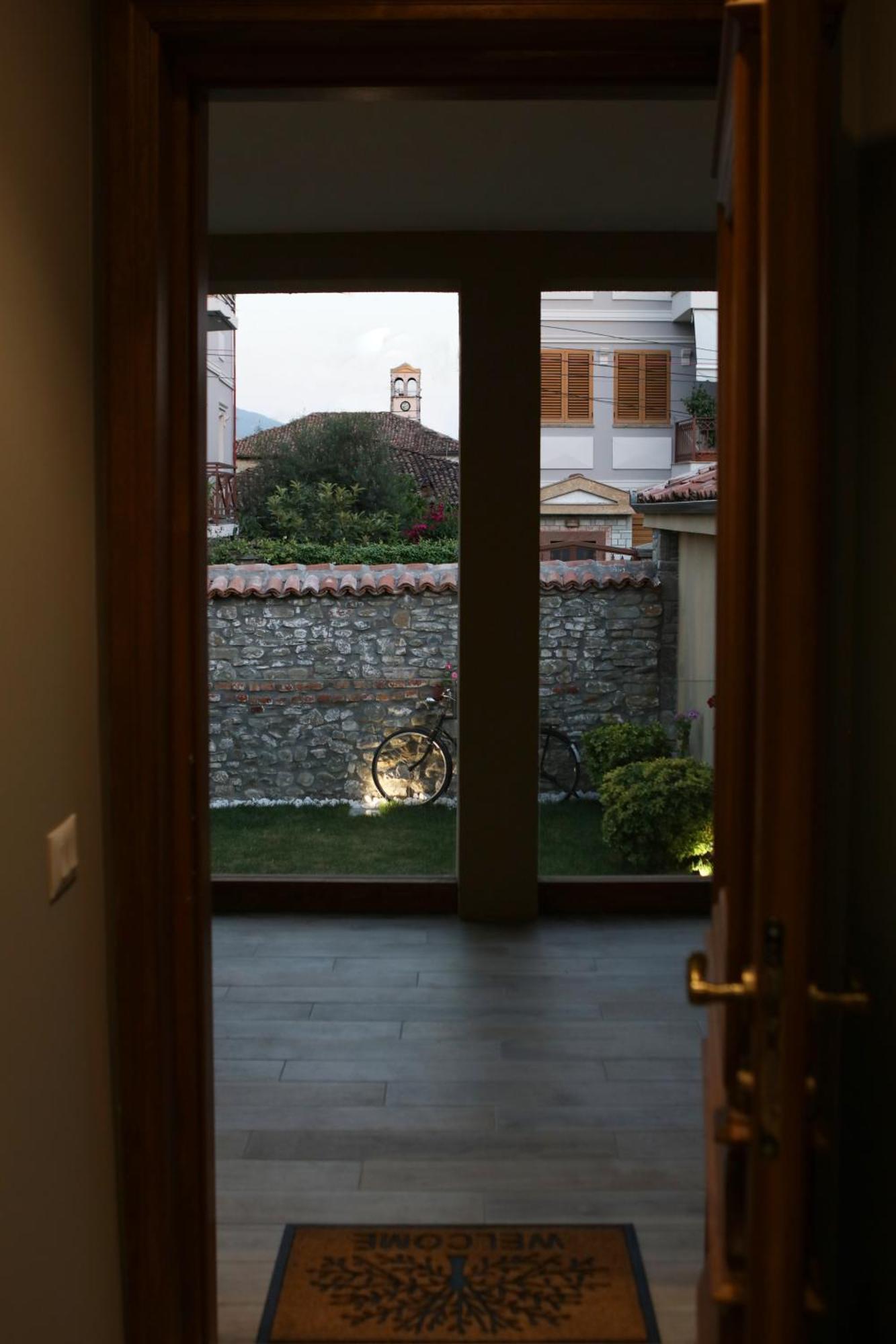 Villa Zoi A Stay To Remember I Located Inside The Castle Of Elbasan, On A Historic Roman Road Via Egnatia I Homemade Breakfast Εξωτερικό φωτογραφία