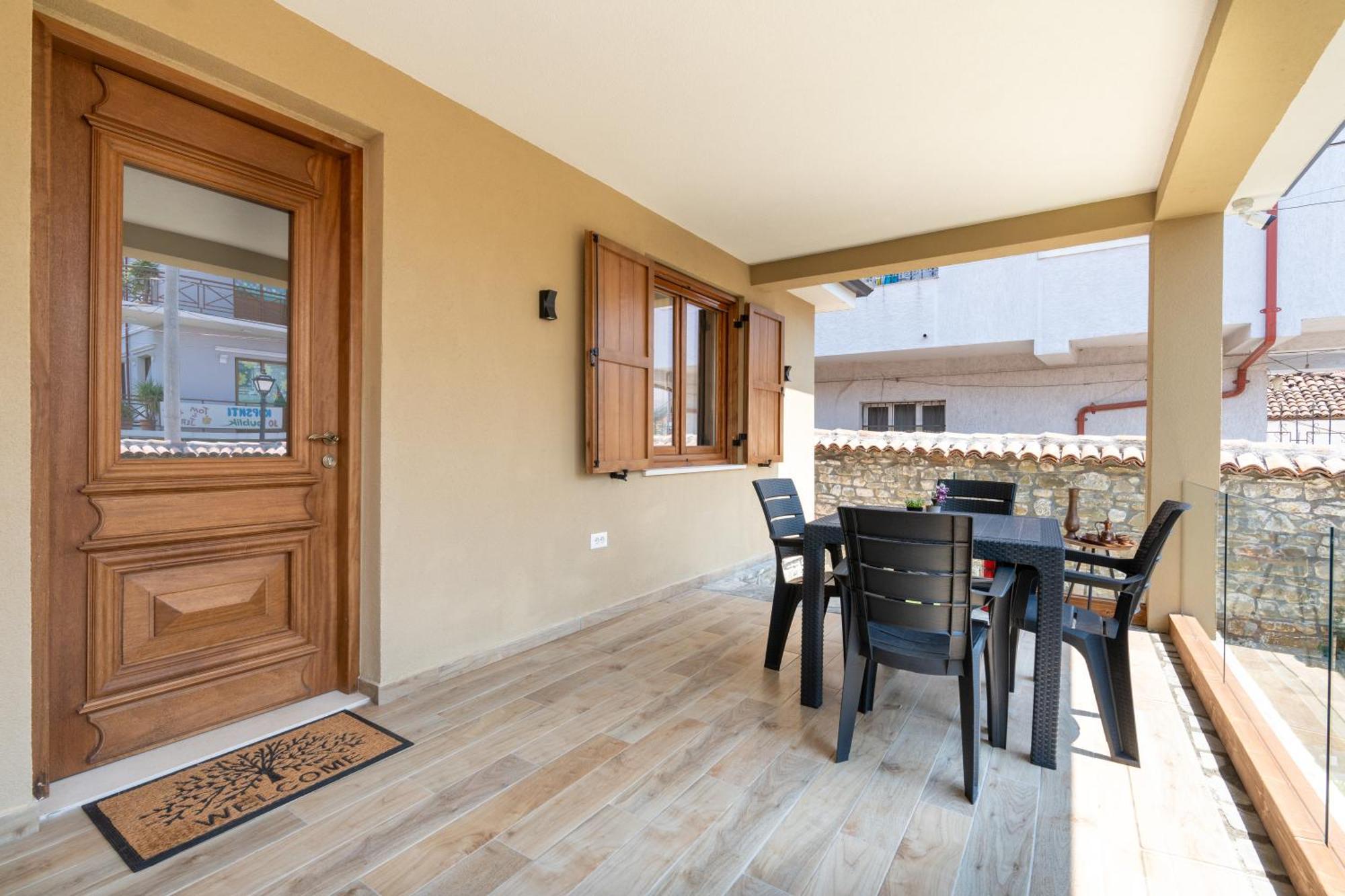 Villa Zoi A Stay To Remember I Located Inside The Castle Of Elbasan, On A Historic Roman Road Via Egnatia I Homemade Breakfast Εξωτερικό φωτογραφία