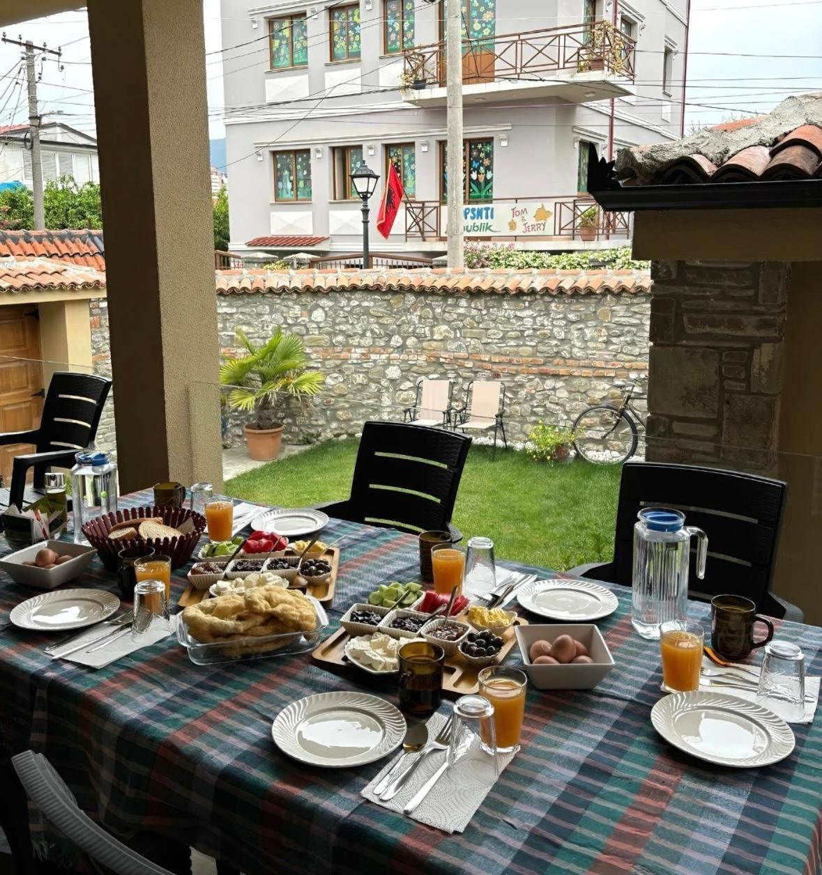 Villa Zoi A Stay To Remember I Located Inside The Castle Of Elbasan, On A Historic Roman Road Via Egnatia I Homemade Breakfast Εξωτερικό φωτογραφία